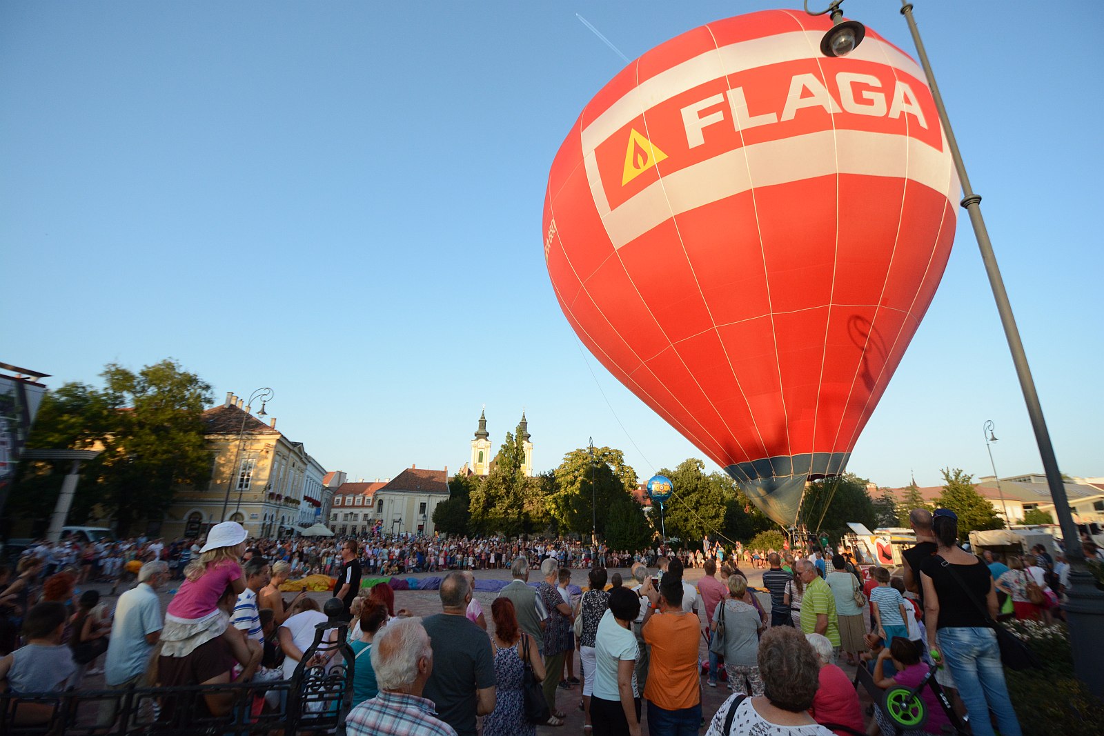 Piros ballon jelezte a fehérváriaknak – ismét itt van a Hőlégballonkarnevál
